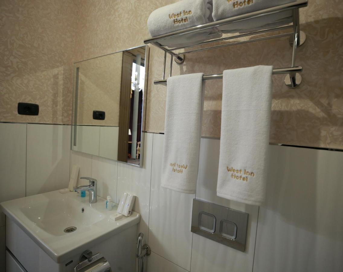 West Inn Hotel & Restaurant Nz Баку Экстерьер фото