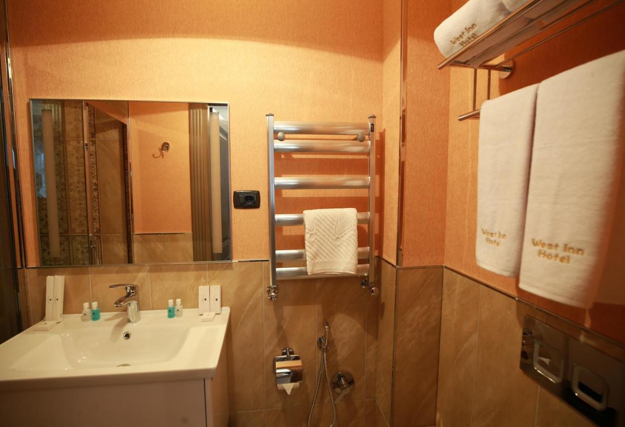 West Inn Hotel & Restaurant Nz Баку Экстерьер фото