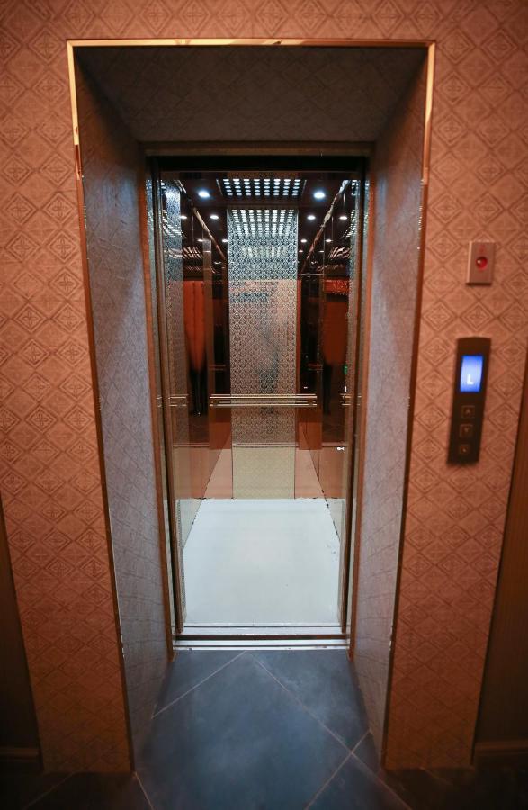 West Inn Hotel & Restaurant Nz Баку Экстерьер фото